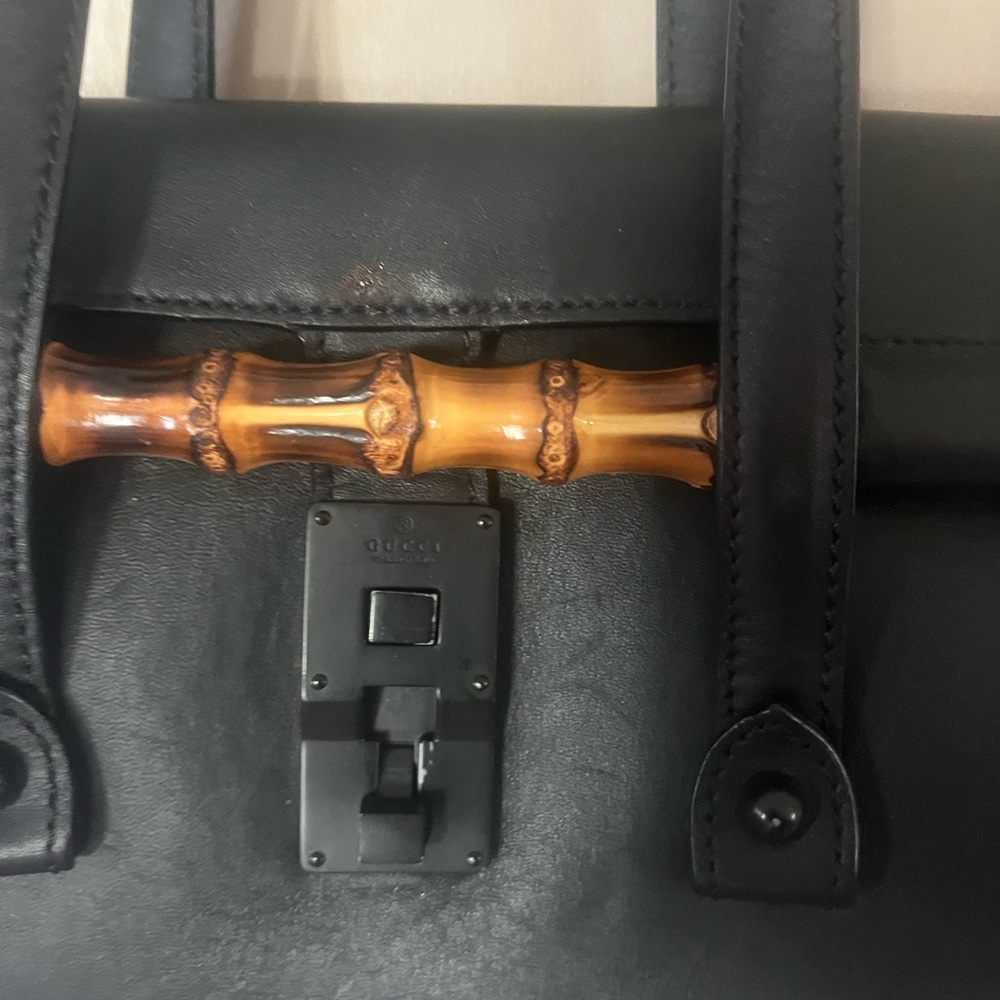Gucci Black Leather Handbag with Bamboo Accent - Picture 4 of 16